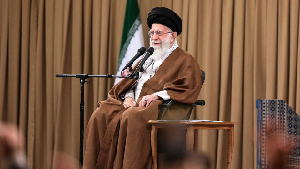 رهبر انقلاب: تحریمها ملت ایران را از پا در نمیآورد/ اگر حال جامعه کارگری خوب شود، حداقل نیمی از مردم حالشان خوب میشود رهبر انقلاب: تحریمها ملت ایران را از پا در نمیآورد/ اگر حال جامعه کارگری خوب شود، حداقل نیمی از مردم حالشان خوب میشود