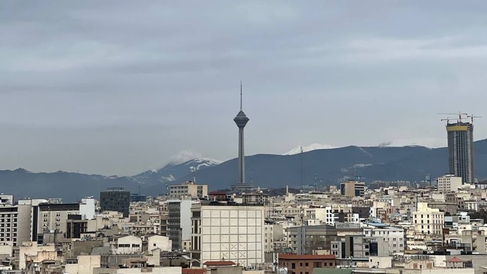 سایه شرایط ناسالم در هوای تهران / پاسداران در وضعیت قرمز