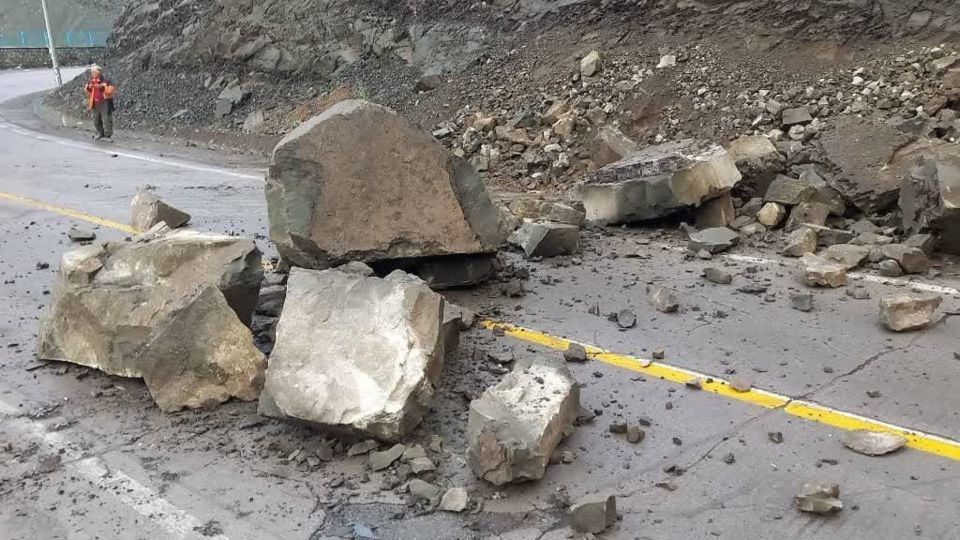 پلیس راه هشدار داد / خطر سقوط سنگ در جاده های کوهستانی البرز