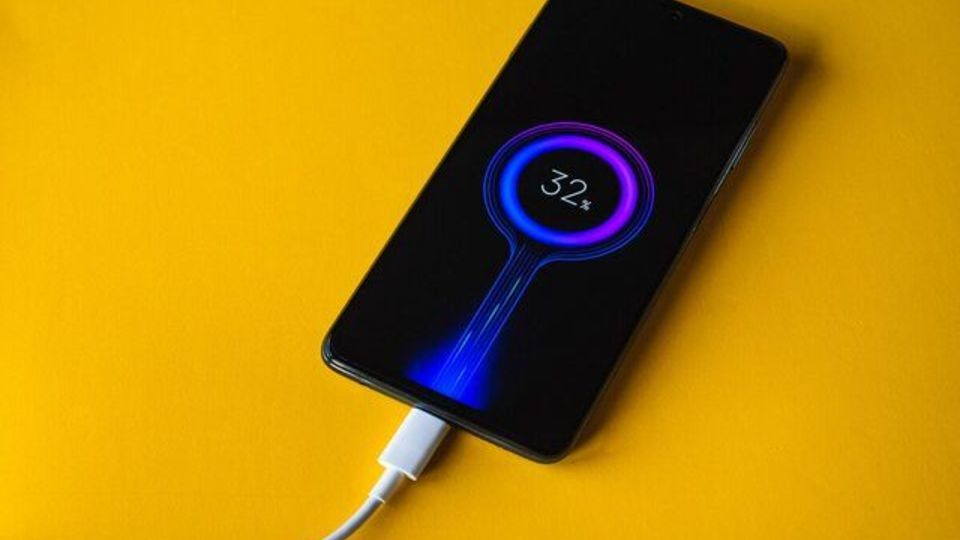 نکاتی که باید درباره شارژ گوشی هوشمند بدانید نکاتی که باید درباره شارژ گوشی هوشمند بدانید