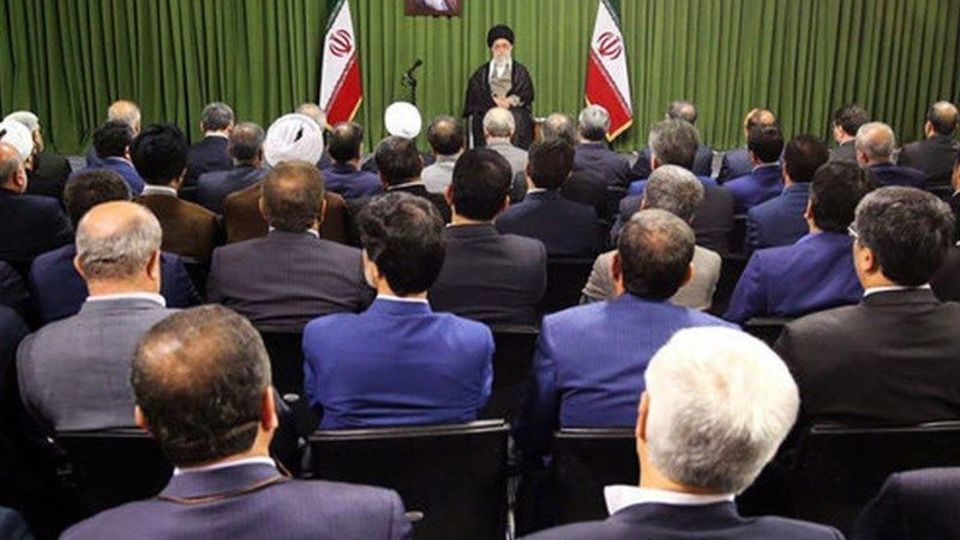 نمایندگان مجلس با رهبر معظم انقلاب دیدار میکنند نمایندگان مجلس با رهبر معظم انقلاب دیدار میکنند