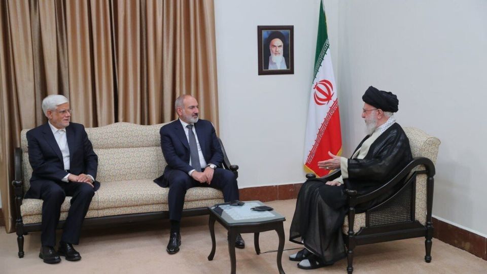 رهبر انقلاب: ایران مسیر زنگزور را به ضرر ارمنستان میداند رهبر انقلاب: ایران مسیر زنگزور را به ضرر ارمنستان میداند