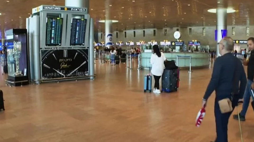 هرج و مرج در فرودگاه تلآویو بعد از اعتصاب سراسری هرج و مرج در فرودگاه تلآویو بعد از اعتصاب سراسری