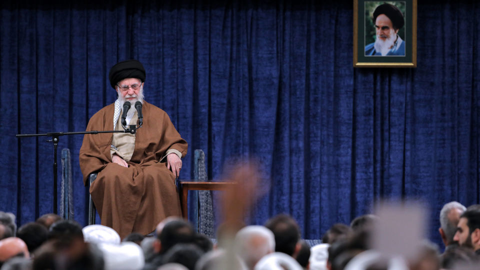 رهبر انقلاب: وقایع سوریه محصول نقشه آمریکایی و صهیونیستی است/ یک دولت همسایه هم ایفای نقش میکند/ بدون شک مناطق تصرفشده آزاد خواهد شد رهبر انقلاب: وقایع سوریه محصول نقشه آمریکایی و صهیونیستی است/ یک دولت همسایه هم ایفای نقش میکند/ بدون شک مناطق تصرفشده آزاد خواهد شد