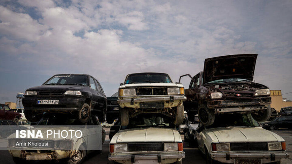 فرسودگی ناوگان، بنزین و بودجه را هم زمان میبلعند! فرسودگی ناوگان، بنزین و بودجه را هم زمان میبلعند!