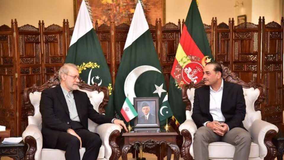 دیدار لاریحانی با فرمانده ارتش پاکستان