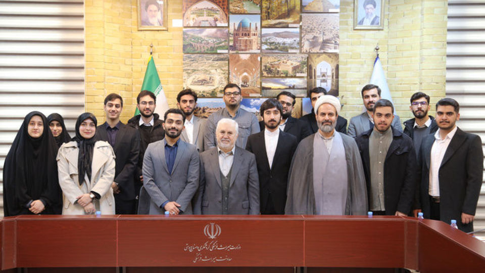 دیدار اعضای «اندیشکده دیپلماسی تمدنی ایران» با قائم‌مقام وزیر و معاون میراث‌فرهنگی کشور