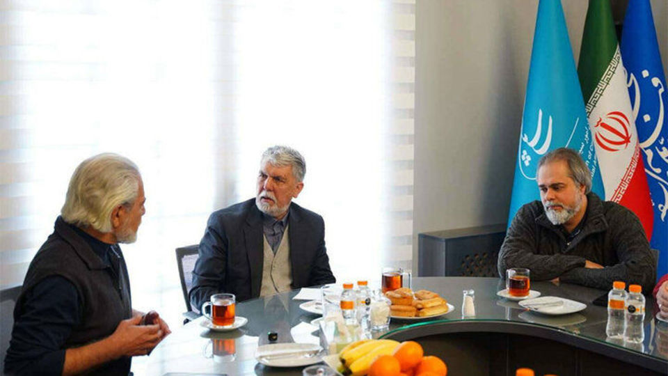 وزیر ارشاد از دبیرخانه فیلم فجر بازدید کرد؛ مخابره سیگنال مهم به دنیا