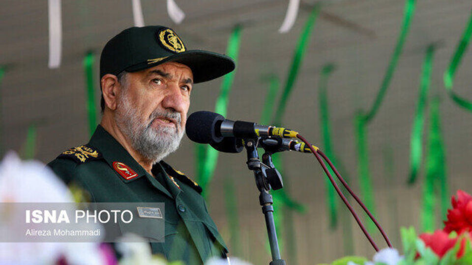 محسن رضایی: هیچ کشوری قادر به مسدود کردن صادرات نفت ایران نیست محسن رضایی: هیچ کشوری قادر به مسدود کردن صادرات نفت ایران نیست