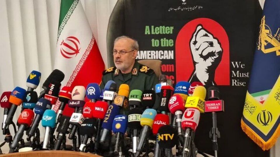 سخنگوی سپاه: به دنبال سلاح هستهای نیستیم/ شکل درگیریها تغییر کند سلاحهای جدید رو میکنیم سخنگوی سپاه: به دنبال سلاح هستهای نیستیم/ شکل درگیریها تغییر کند سلاحهای جدید رو میکنیم