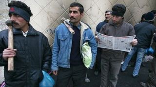 هر شاغل در ایران هزینه چند نفر را تامین می‌کند؟ + نمودار