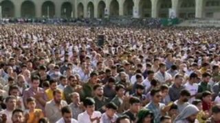 جمعیت کثیر مردم در مصلای تهران درحال اقامه نماز عید فطر