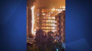 آتش گرفتن یک آپارتمان هشت طبقه در ازمیر