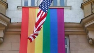 خشم مردم بحرین از رواج همجنس‌گرایی توسط سفارت آمریکا در منامه