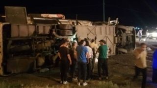  ۳ کشته و ۱۷ مصدوم بر اثر واژگونی اتوبوس در اتوبان تهران_قزوین