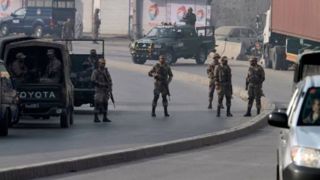 حمله انتحاری در پیشاور پاکستان ده‌ها زخمی برجای گذاشت 