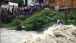 لحظه وقوع سیل در چین | بارش شدید باران و کشته شدن ۵ نفر!