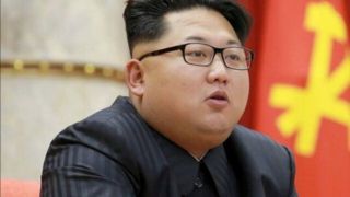 تصاویر رهبر کره شمالی با کلاه مخصوص در افتتاح اولین زیردریایی هسته‌ای