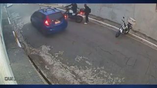 تلاش یک راکب برای جلوگیری از سرقت موتورسیکلتش
