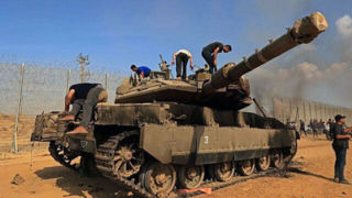 تصاویر لحظه حمله مقاومت به تانک‌های ارتش اسرائیل