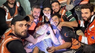  معجزه در غزه؛ نوزادی که پس از ۳۷ روز زنده از زیر آوار بیرون آمد