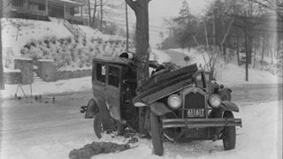 تصاویری عجیب از تست ایمنی خودرو با انسان واقعی در ۸۰ سال قبل!