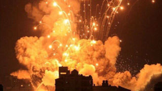تصاویری از بمب‌های فسفری ممنوعه در آسمان لبنان