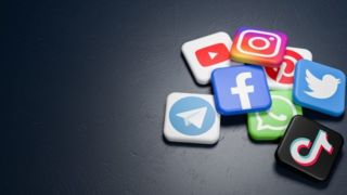 چگونه استفاده از شبکه های اجتماعی ما را نابود می‌کند؟