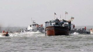 یک فروند شناور صید ترال در آب‌های شرق هرمزگان توقیف شد
