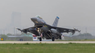 سقوط جنگنده اف-۱۶ آمریکا در سواحل کره جنوبی