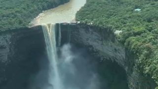 بزرگترین آبشار قطره‌ای جهان