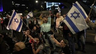 تظاهرات صهیونیست‌ها علیه نتانیاهو/ شهرک‌نشینان خواستار مبادله فوری اسرا شدند