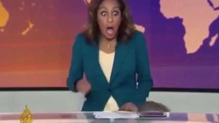 پریدن یک موش روی میز در پخش زنده تلویزیونی ! پریدن یک موش روی میز در پخش زنده تلویزیونی !