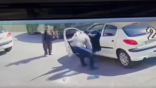 درگیری و ضرب و شتم یک راننده زن در اندیشه کرج! درگیری و ضرب و شتم یک راننده زن در اندیشه کرج!