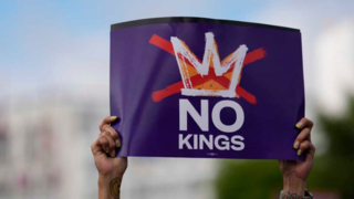 پادشاه آمریکا لخت است ! پادشاه آمریکا لخت است !