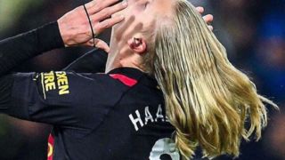 به موهای این فوتبالیست دست بزنید، دعوا میشود! به موهای این فوتبالیست دست بزنید، دعوا میشود!