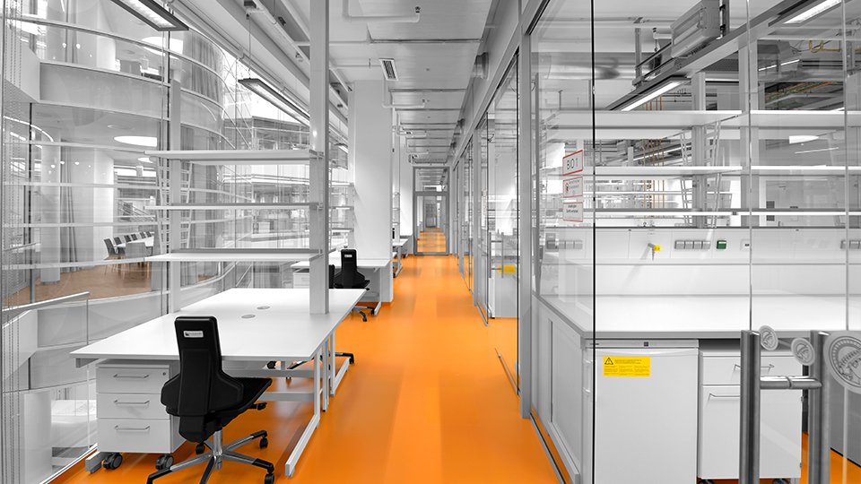 سکوبندی و میزبندی آزمایشگاه 