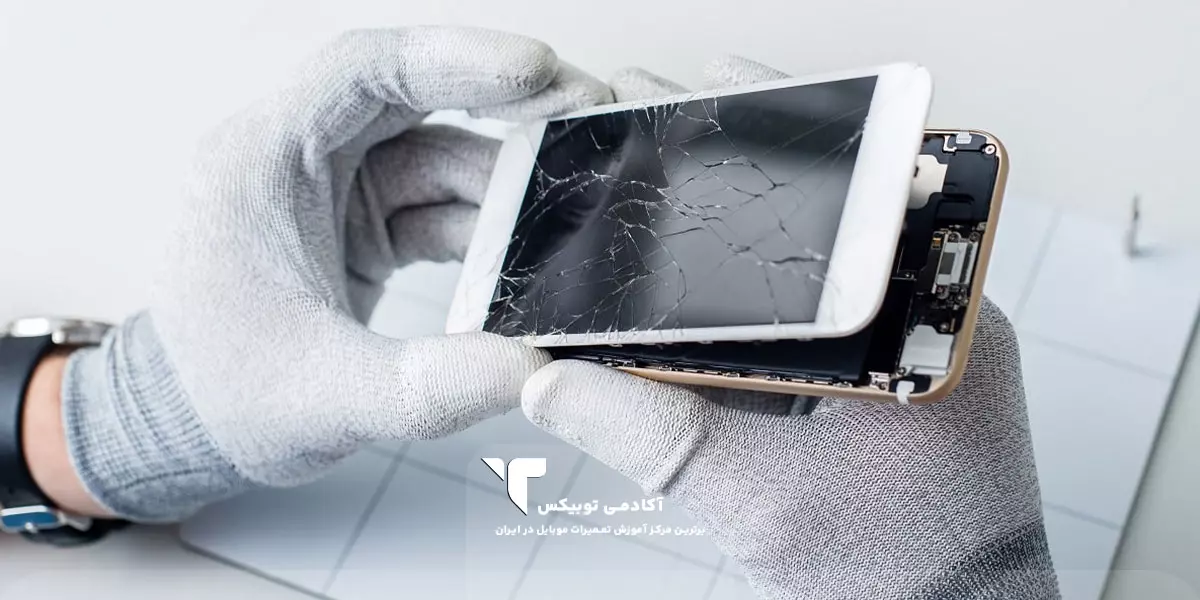تصویر موبایل شکسته و باز شده - درآمد تعمیرکار موبایل چقدر است ؟ 