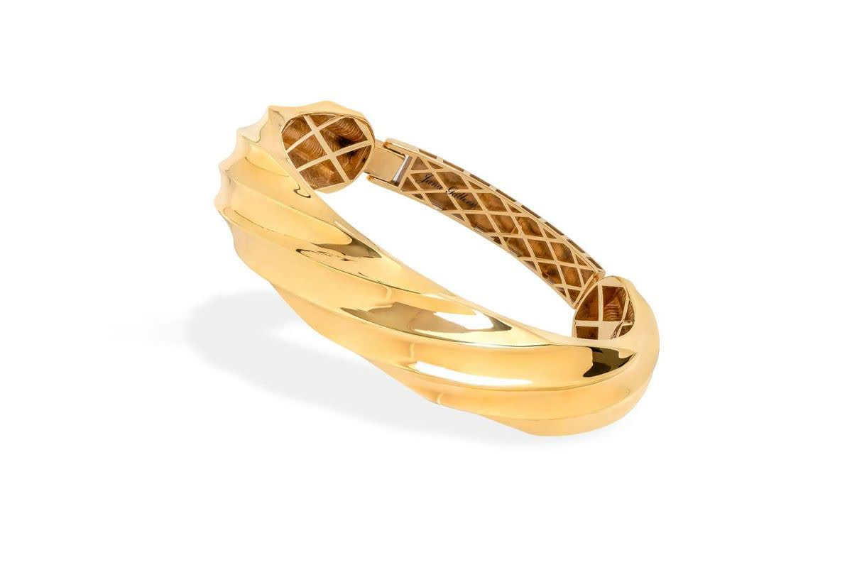 انواع مدل های بنگل طلا زنانه موجود در بازار رابشناسید 