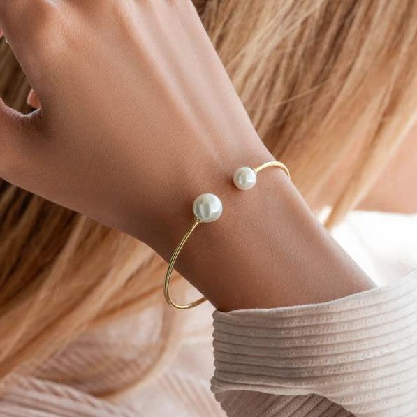 بنگل طلا زنانه دو گوی مروارید یک مدل اسپرت و شیک 