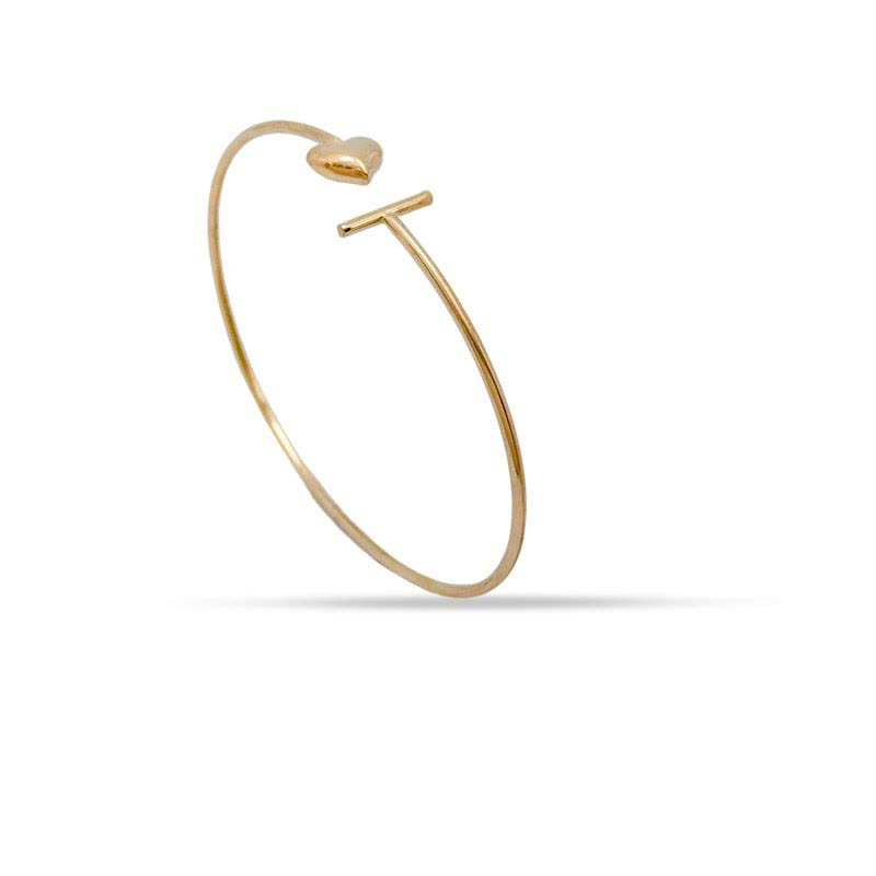 بنگل طلا زنانه طرح قلب و خط ساده و سبک است 