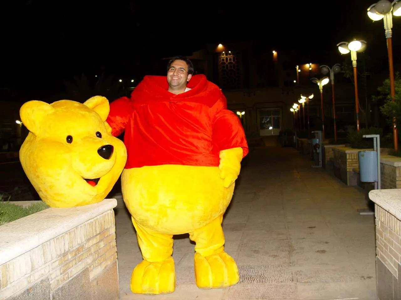 شغل پوشیدن لباس عروسک