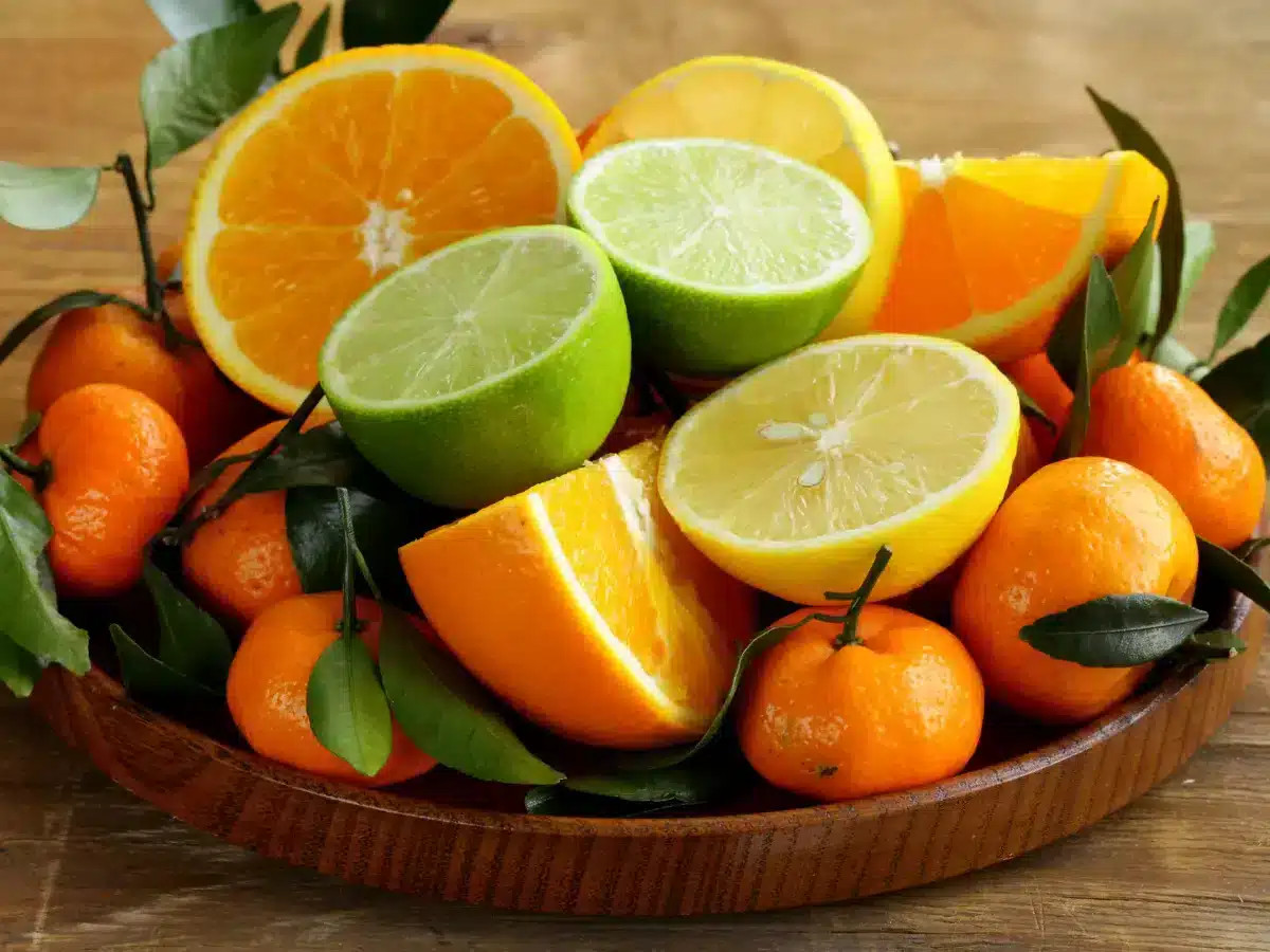 خوردن شیر با مرکبات ضرر دارد