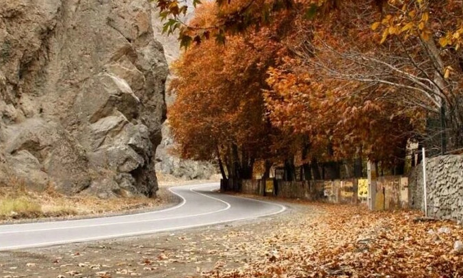 جاده چالپس از بهترین جاهای دیدنی ایران در پاییز