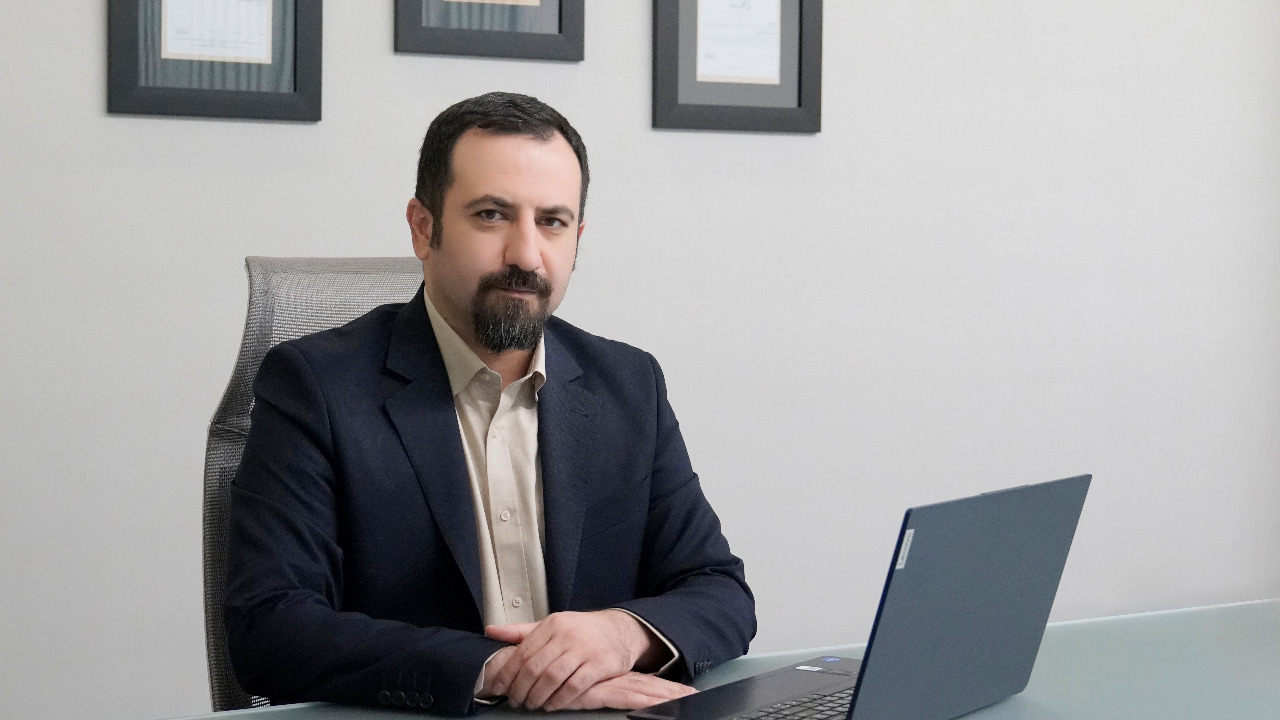  مدیر عامل و عضو هیات مدیره کارگزاری بانک تجارت 