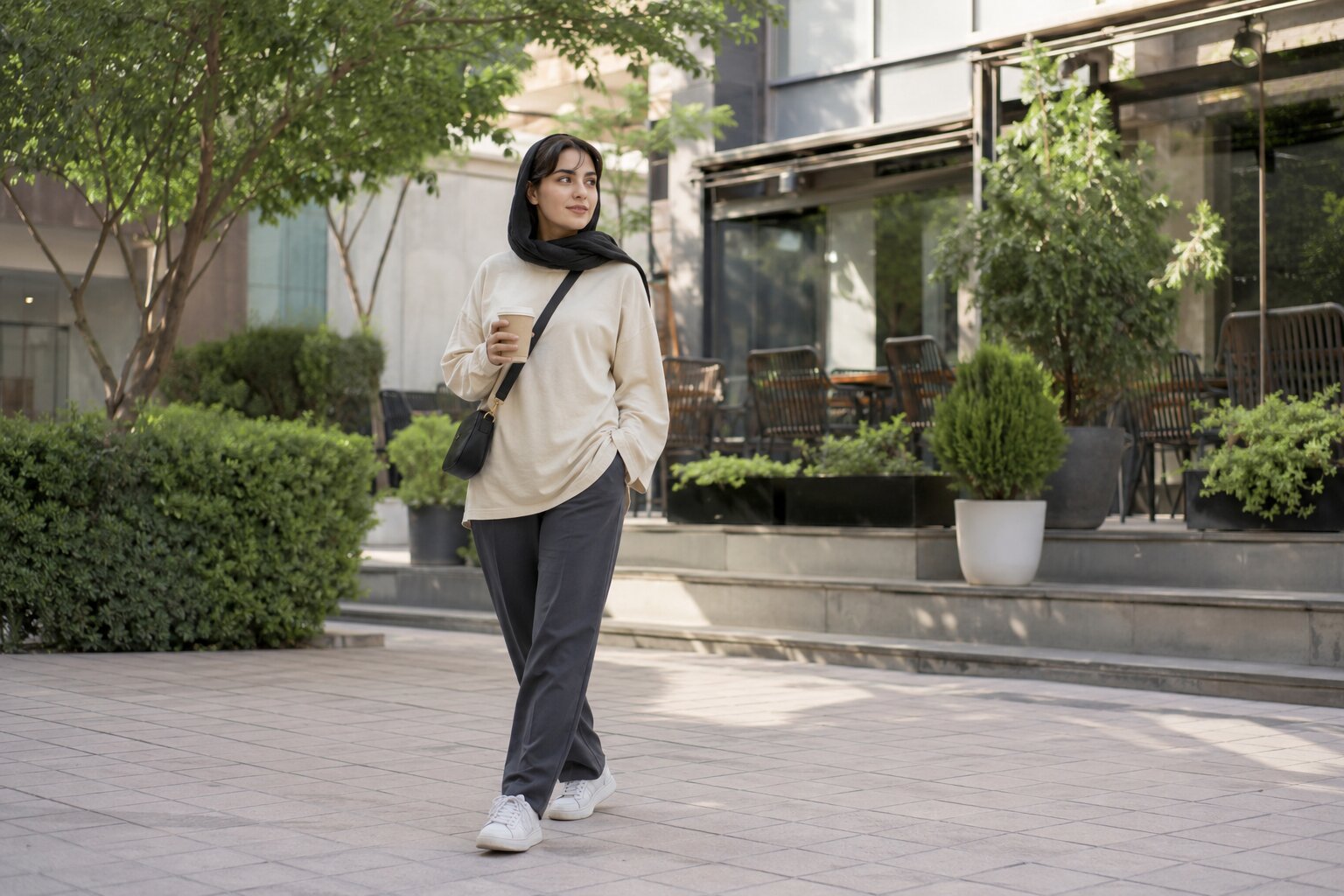 استایل خیابانی مینیمال اسپرت زنانه