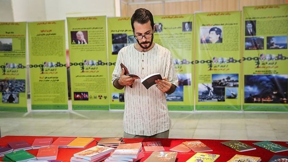 کتابهای پرفروش دفاع مقدس؛ از رکورد یک کتاب قدیمی تا استقبال از «پسرک فلافلفروش»+ عکس کتابهای پرفروش دفاع مقدس؛ از رکورد یک کتاب قدیمی تا استقبال از «پسرک فلافلفروش»+ عکس