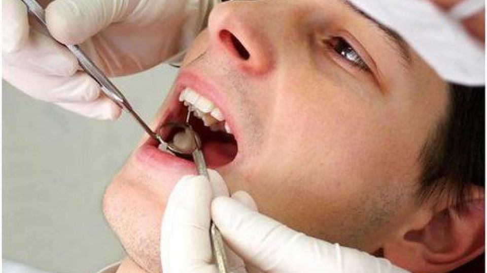 دندانهای پوسیده با چه مادهای پر میشوند؟ دندانهای پوسیده با چه مادهای پر میشوند؟