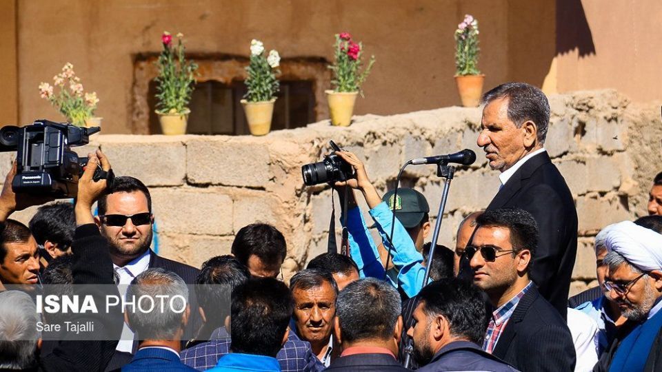 بازدید جهانگیری از روستای زلزله زده گورک راور کرمان