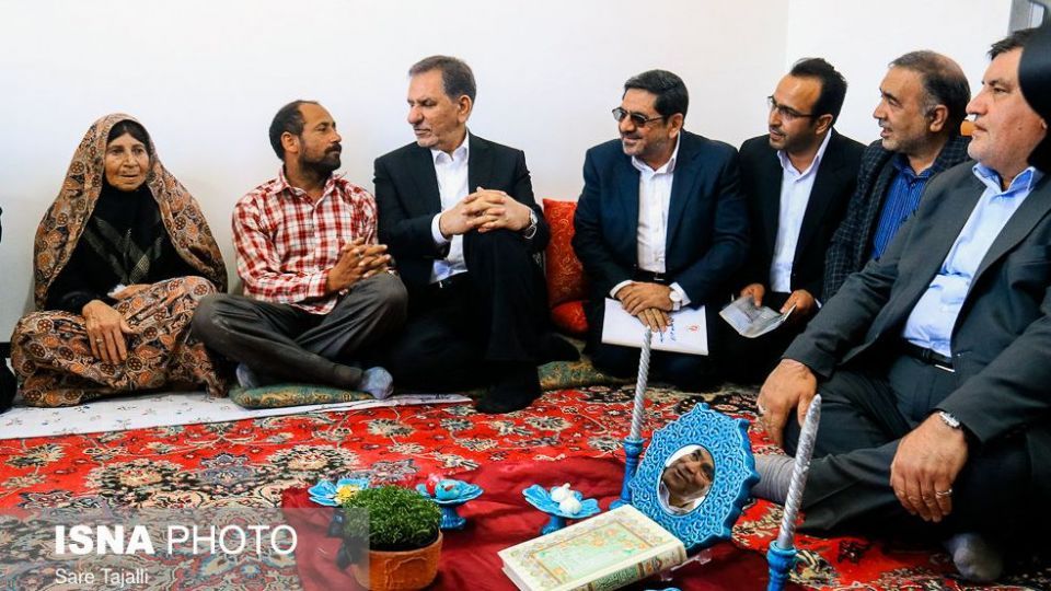 بازدید جهانگیری از روستای زلزله زده گورک راور کرمان